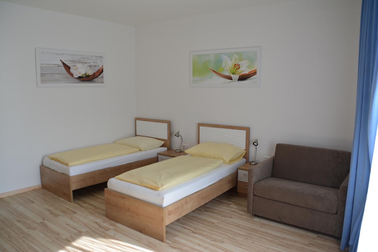 Hotel Lenau Штокерау Екстер'єр фото