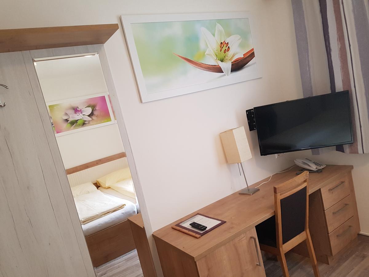 Hotel Lenau Штокерау Екстер'єр фото
